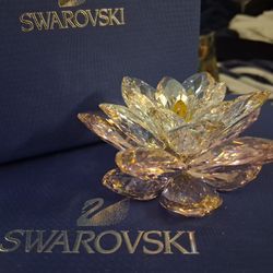 Swarovski Crystal (Waterlily Rosaline)
