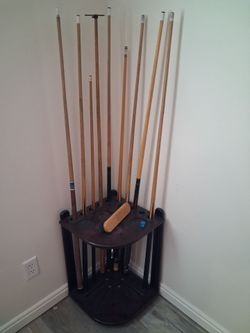 Corner Pool Cue Rack with Cues