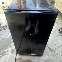 Mini Fridge 