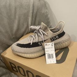Yeezy Boost 350 V2  Size 7 MEN