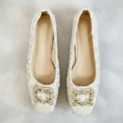 Miaoqu, Elegant Offwhite Lace Women's Shoes.Heel's Height:1". Size:10.5.