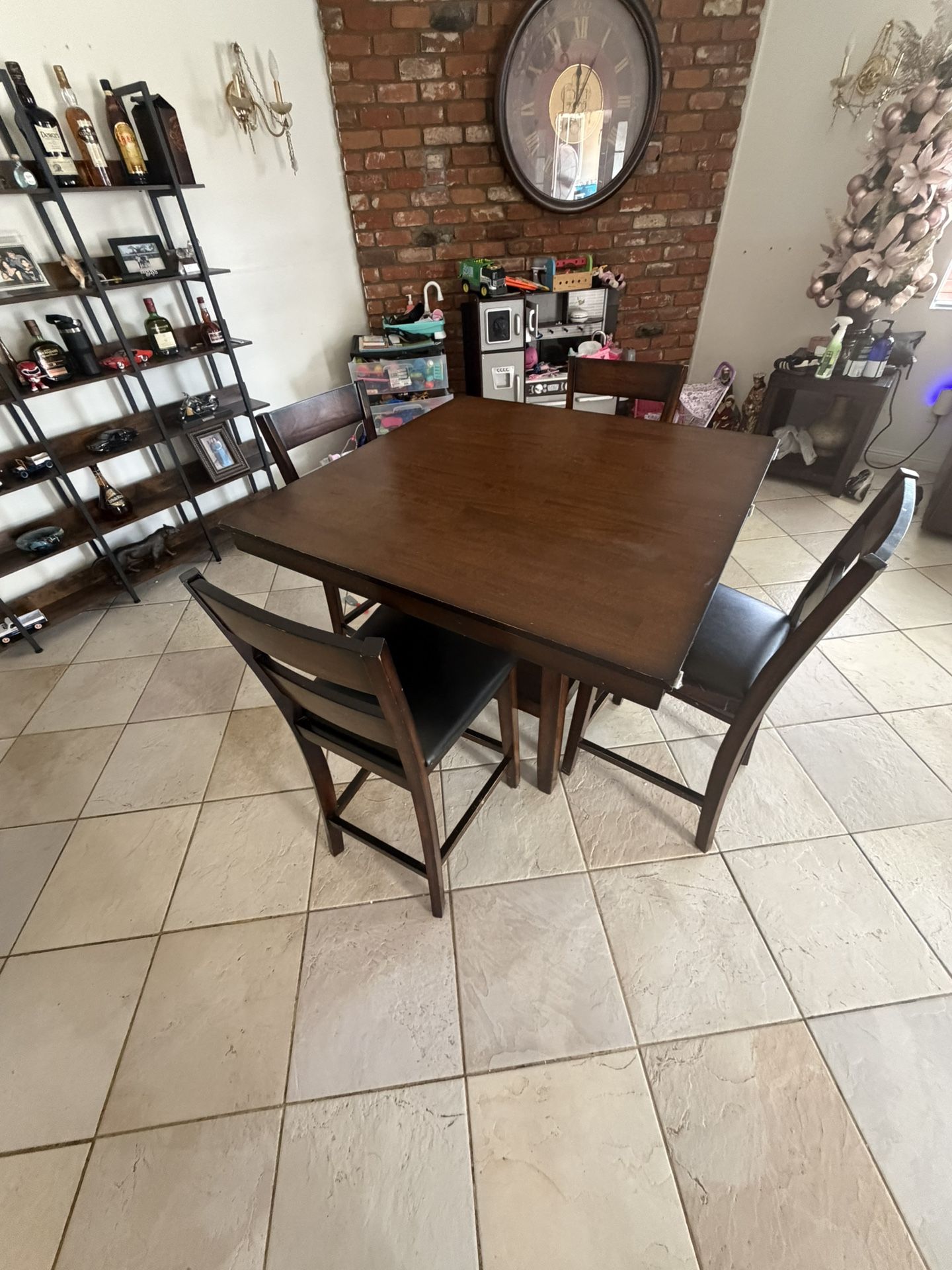 Dinning Table 4 Chairs 