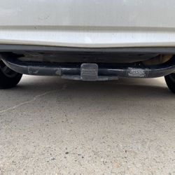 U-Haul Trailer Hitch 1-1/4” - 2000 LBS 