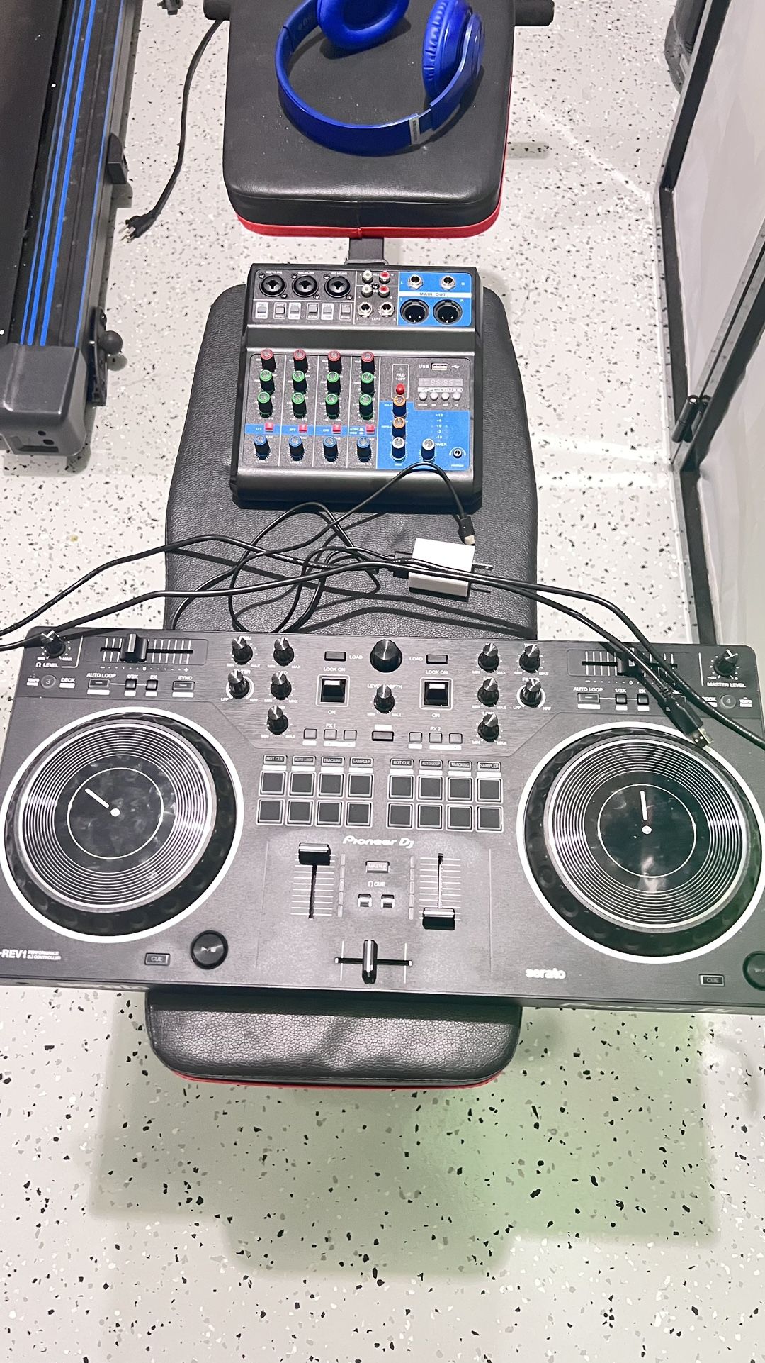 DJ Mixer And Movió Head Light 150 Watts 