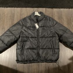 Black puffer coat with a streetwear vibe #pufferjacket