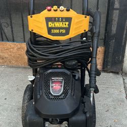 3300 PSI DeWalt x Honda Pressure Washer