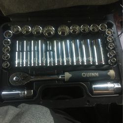 Quinn 3/8 Drive SAE and Metric High Visibility Socket Set 35-piece