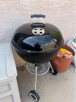 Weber 22 Inch Original Kettle Charcoal Grill