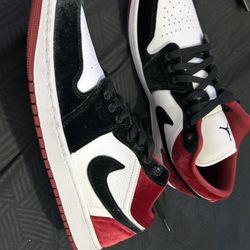 Jordan 1 Low "velvet Black Toe"