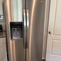 Whirlpool Refrigerator With Ice maker 