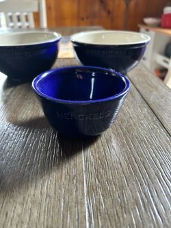 Henckels dark blue ceramic round baking set of 6-piece.