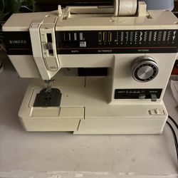 Singer Sewing Machine 