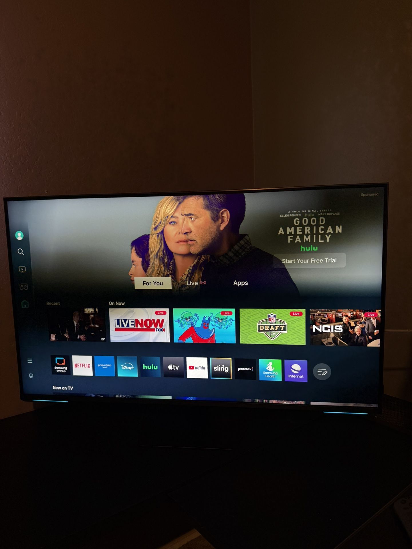 43" Odyssey Neo G7 Mini 4K UHD 144Hz 1ms VESA Display HDR600 Smart Gaming Monitor