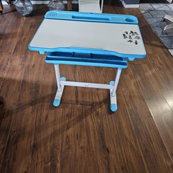 Drawing  table  for  kids