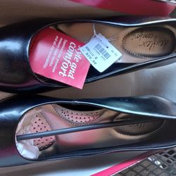 Brand New Women's Size 8 Blk Heels