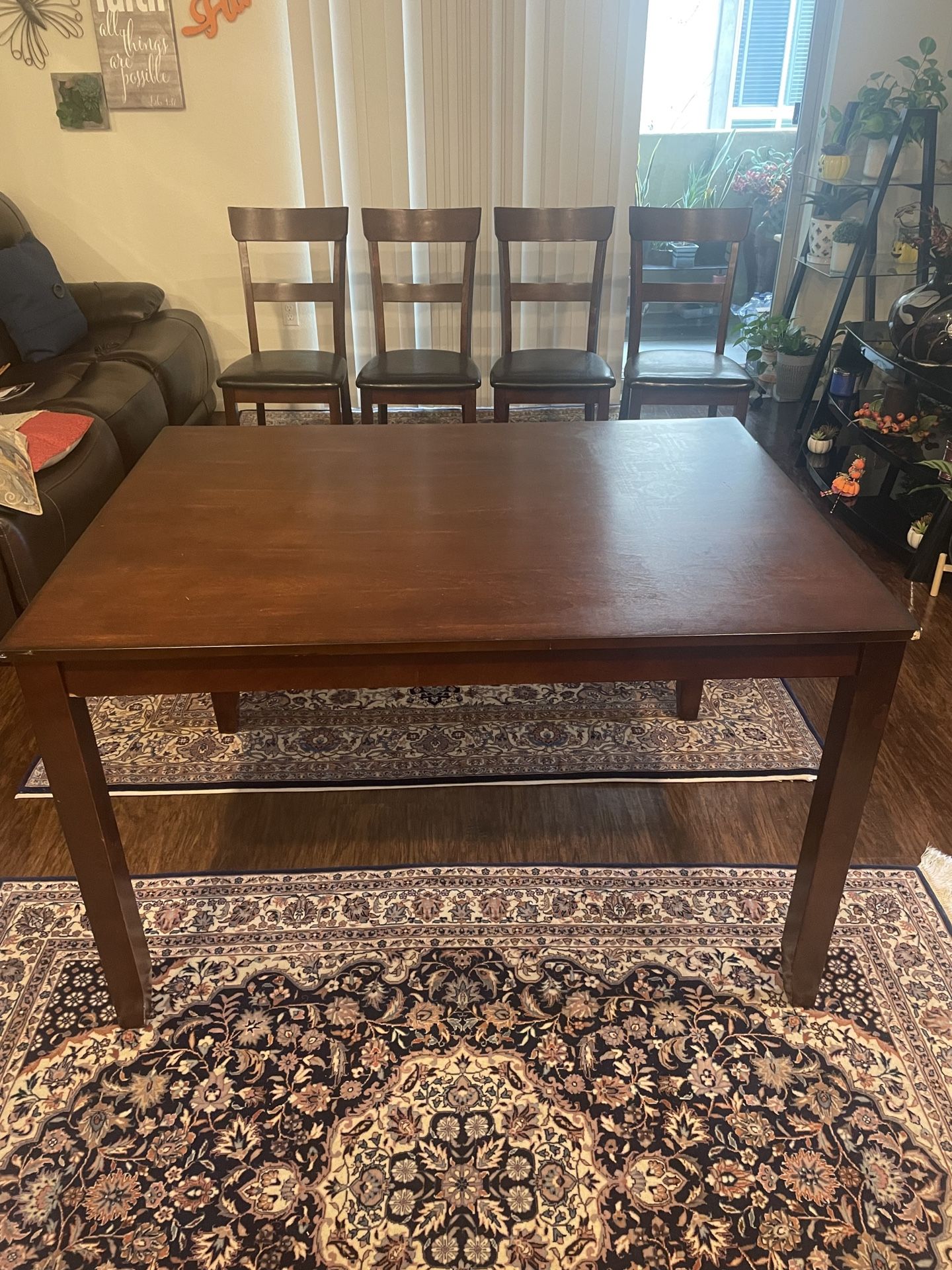 Dining Table w/chairs