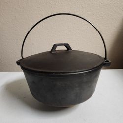 Cast Iron Unmarked Dutch Oven w/lid