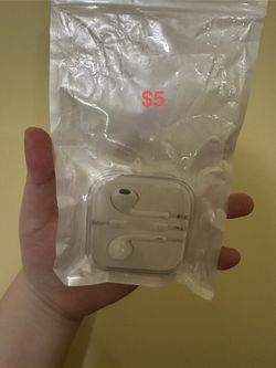 Moving Sale By August: Earphones