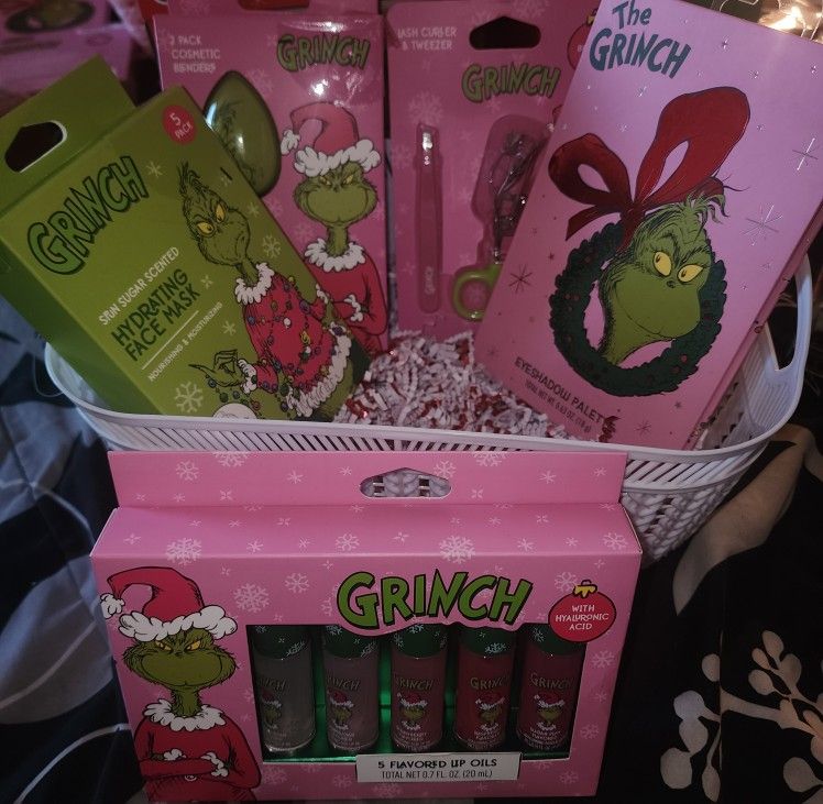 Grinch Christmas Makeup Basket 