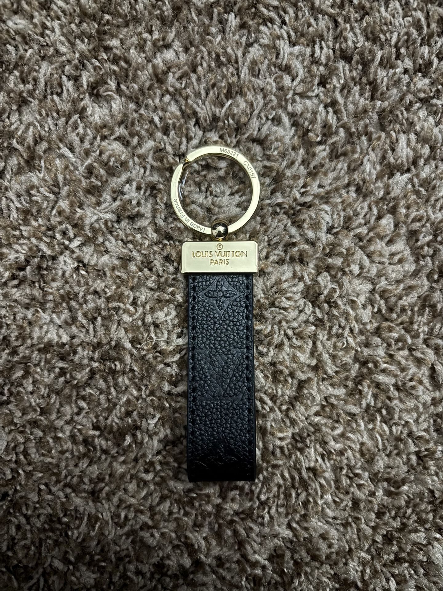 Louis Button Dragonne Monochrome Keychain