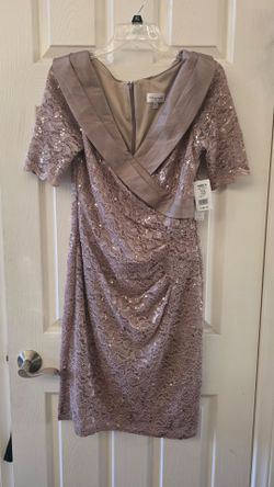 NEW Size 10 Beige elegant formal with gold satin collar