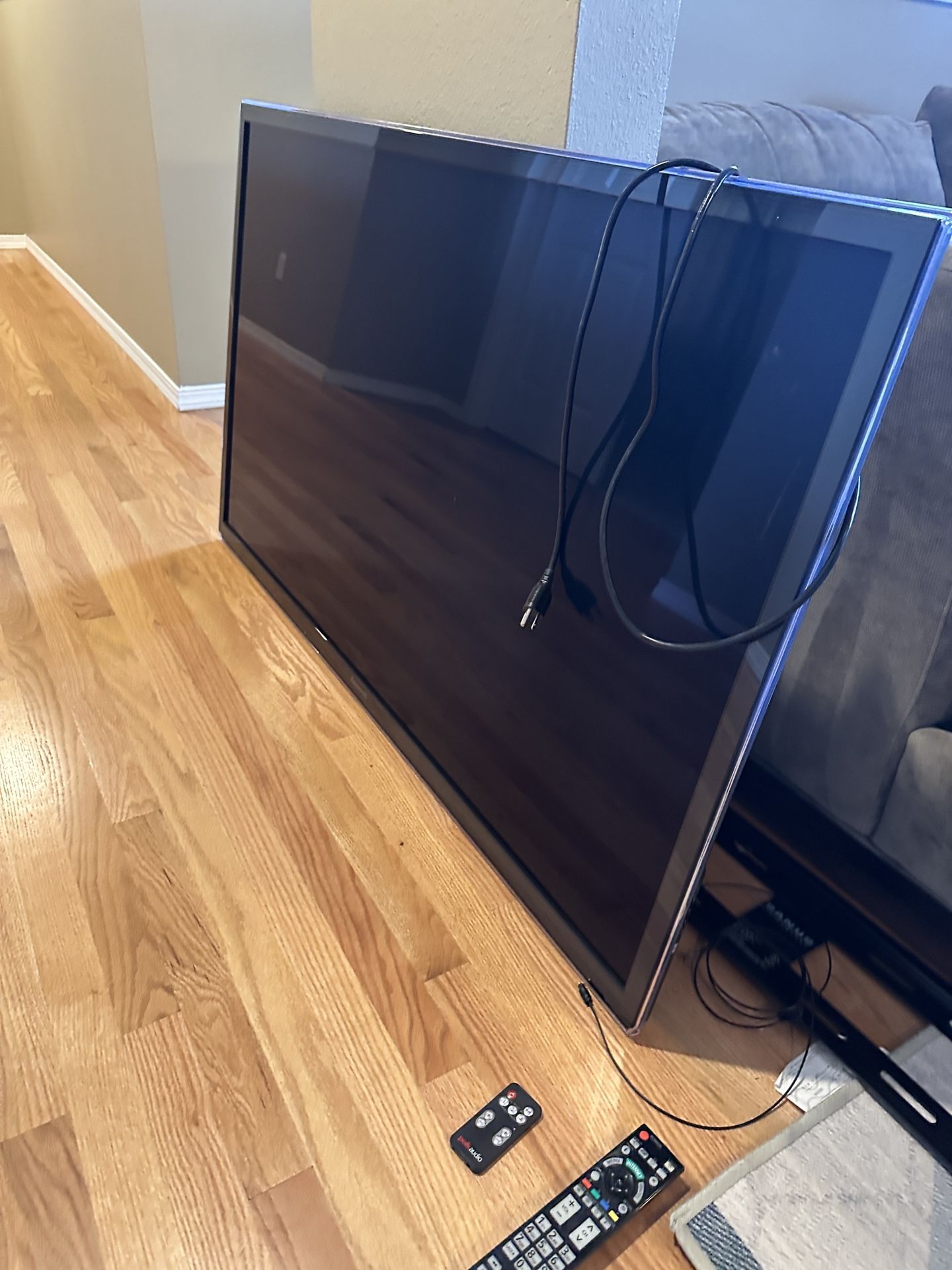 55" Panasonic Plasma and Polk Audio Soundbar