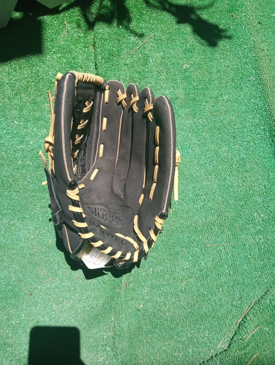 BASEBALL SOFTBALL ⚾🥎 NEW 13 INCH LS BROKEN IN GLOVE!only 80!Betta Hurry