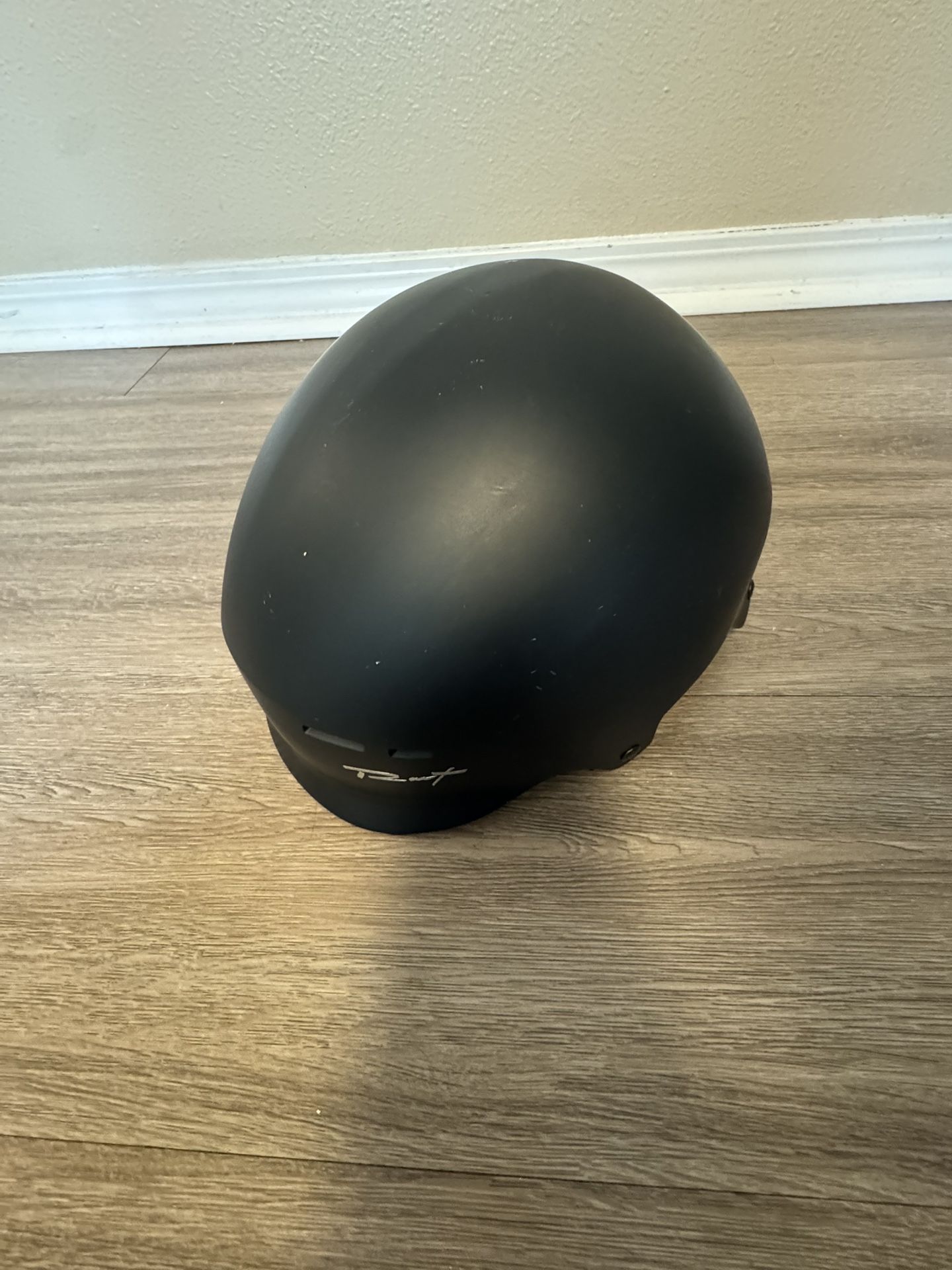 Matte black Rant helmet for safety