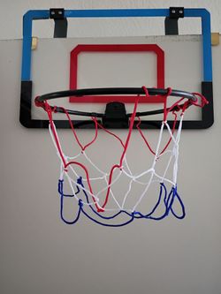 Basketball Court (hang on door 🚪)