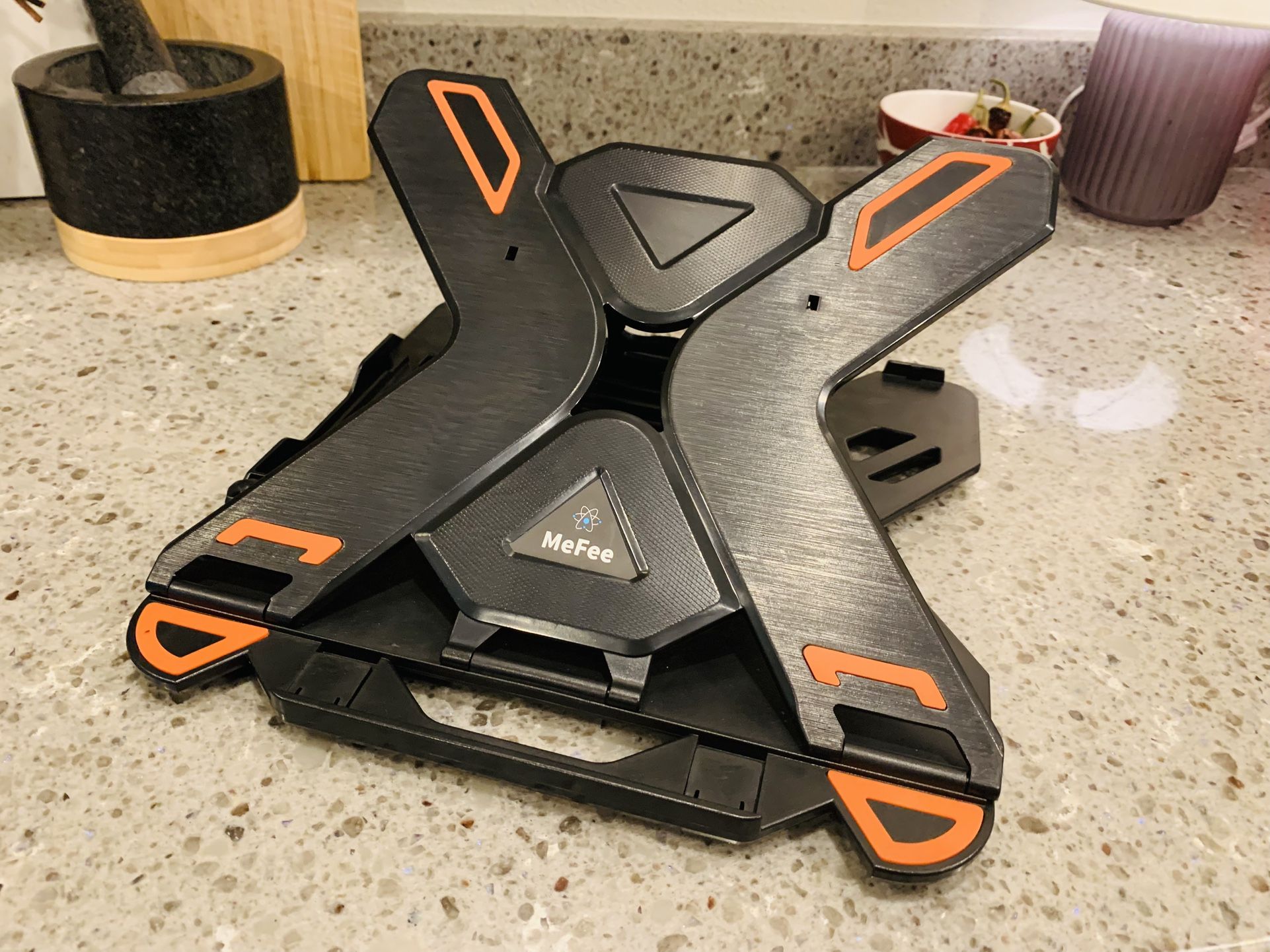 MeFee Laptop tilting stand 