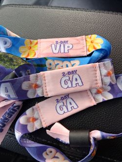 SUENOS WRISTBANDS  AVAILABLE