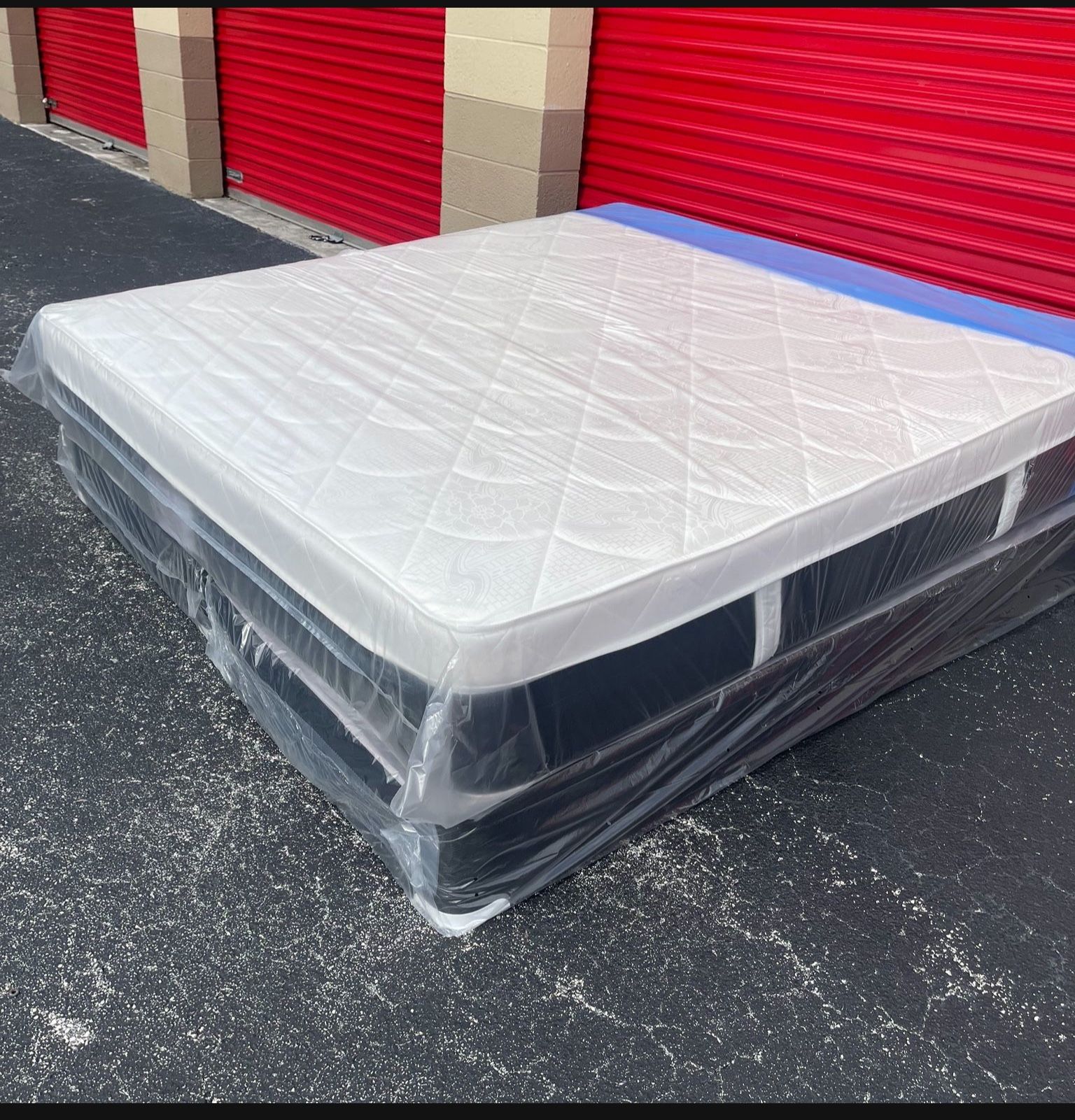 NEW Mattress King Size Plush Pillowtop With Box Spring // Offer 🚚