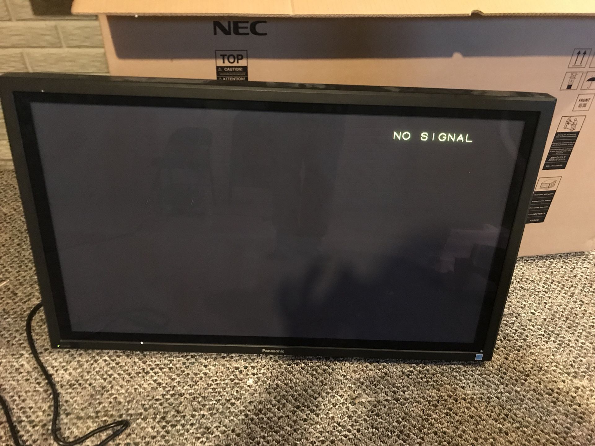 Used Panasonic TH-42PWD8 working plasma monitor. Picture says no signal but does work. If truly interested I will send