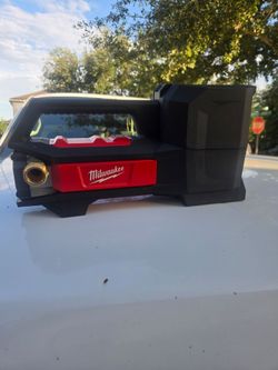 Milwaukee  bomba de agua