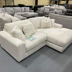 LINDYN IVORY 2 PIECE RAF SECTIONAL WITH CHAISE