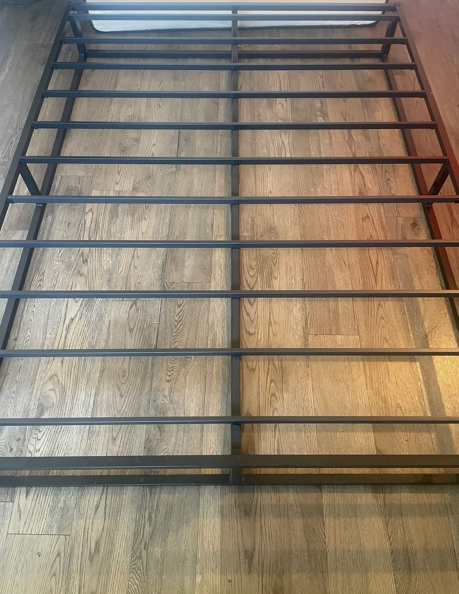 Queen Bedframe No Box Spring Needed (black)