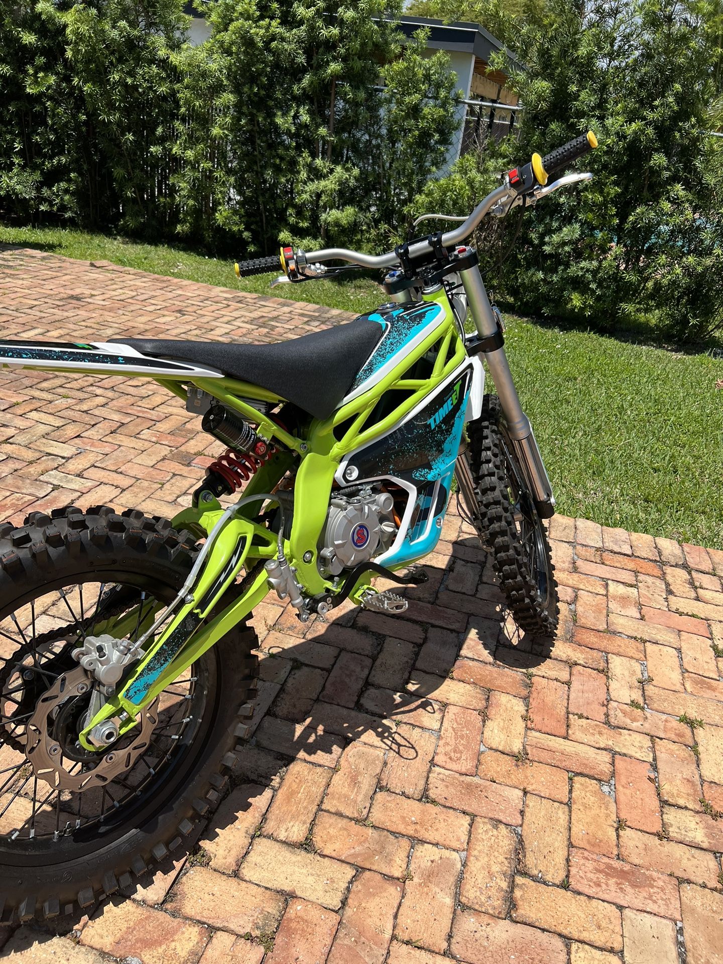Admit Jet Armor Electric Dirt bike 12000w 72v for Sale in North Miami