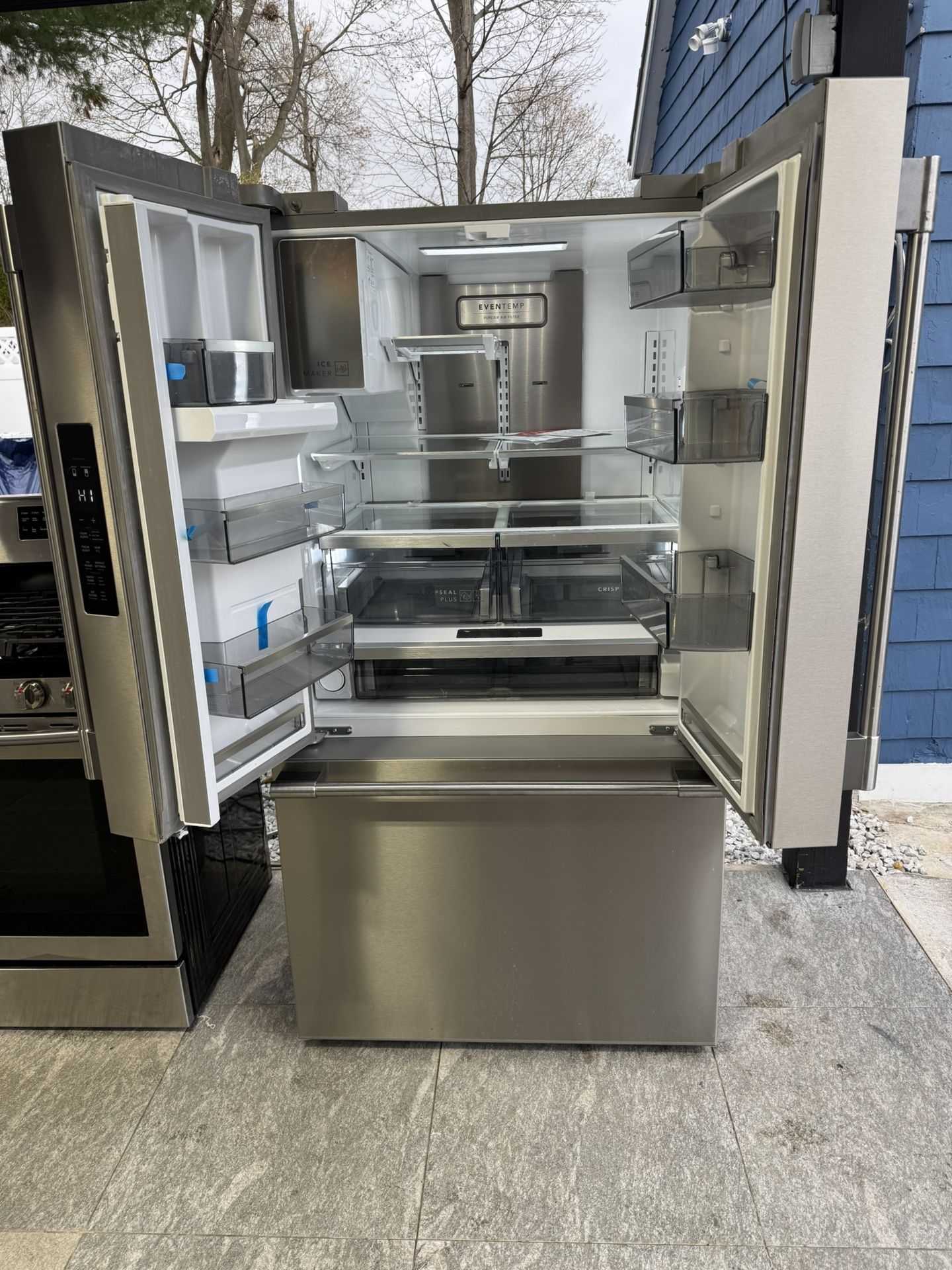 Frigidaire Professional Refrigerador 36 X 29 X 69 Almost New One Receipt For 90 Days Warranty