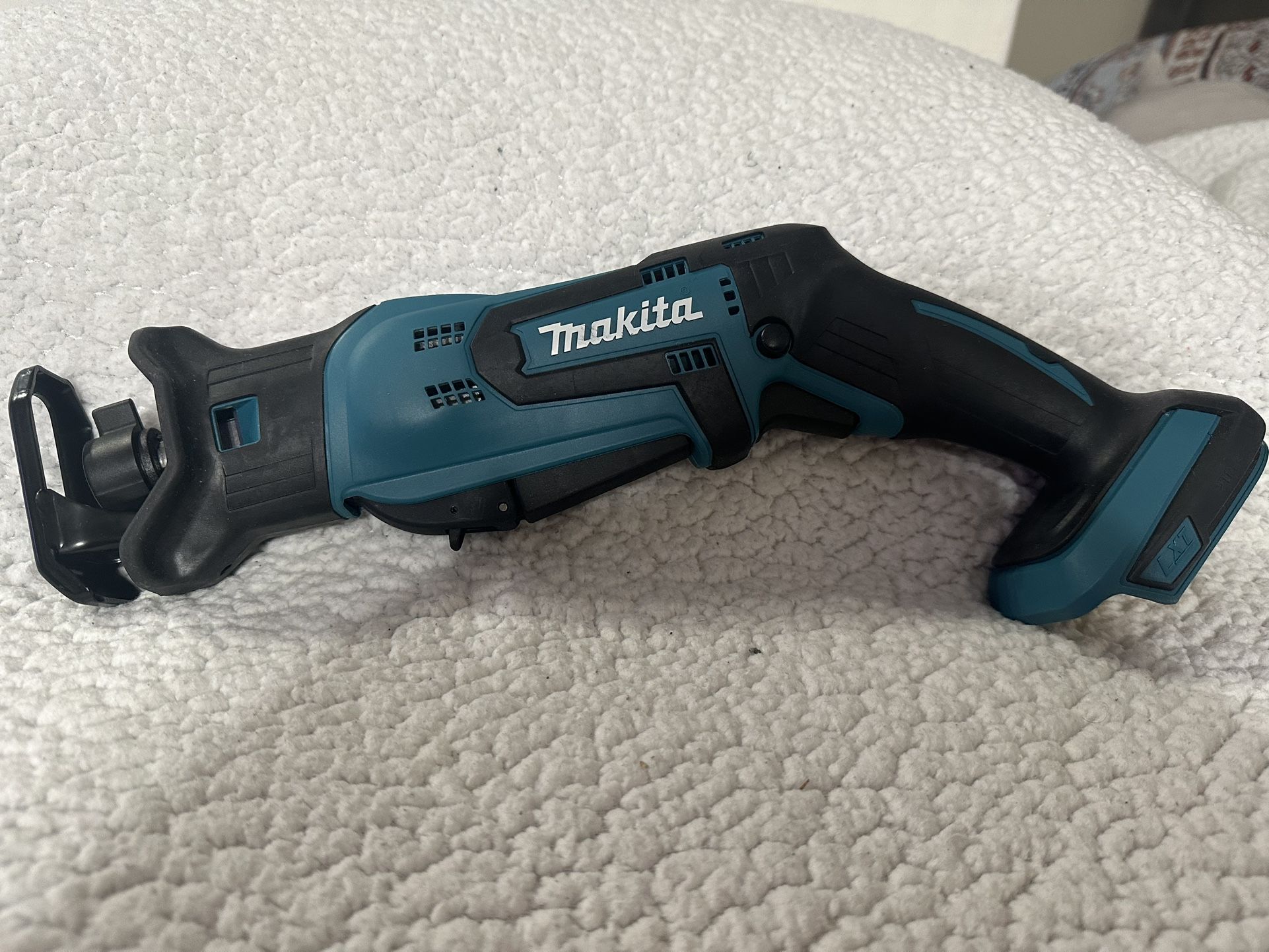 Makita Cordless reciprocating Saw XRJ01 18V