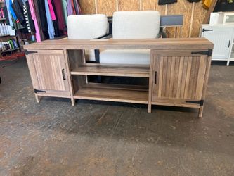 New stand hold up to 70inch tvs