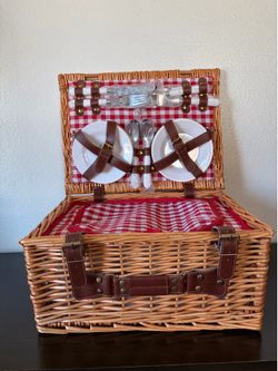 Wicker Picnic Basket for 4 Persons