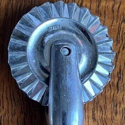Vintage Italy Pie Dough Pastry Cutter/Crimper Wheel Wood Handle