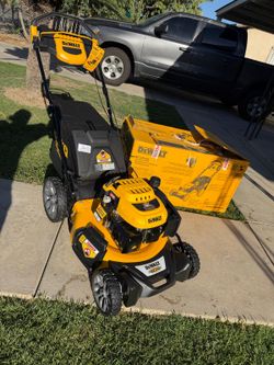 DEWALT
21 in. 196cc E-GOV Engine 3-in-1 Gas RWD Self-Propelled Lawn Mower with High Rear Wheels