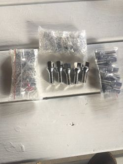 2006 bmw x5 lugs set