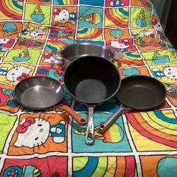Pan And Pots Lot Of 4 