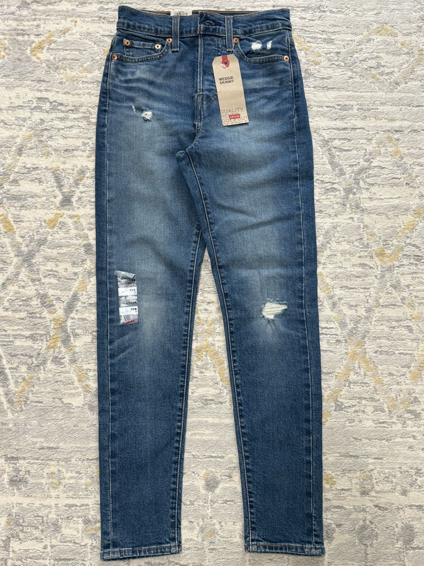 Women Levi’s Jean size w25 or 0