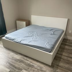 Gently Used King Bed 