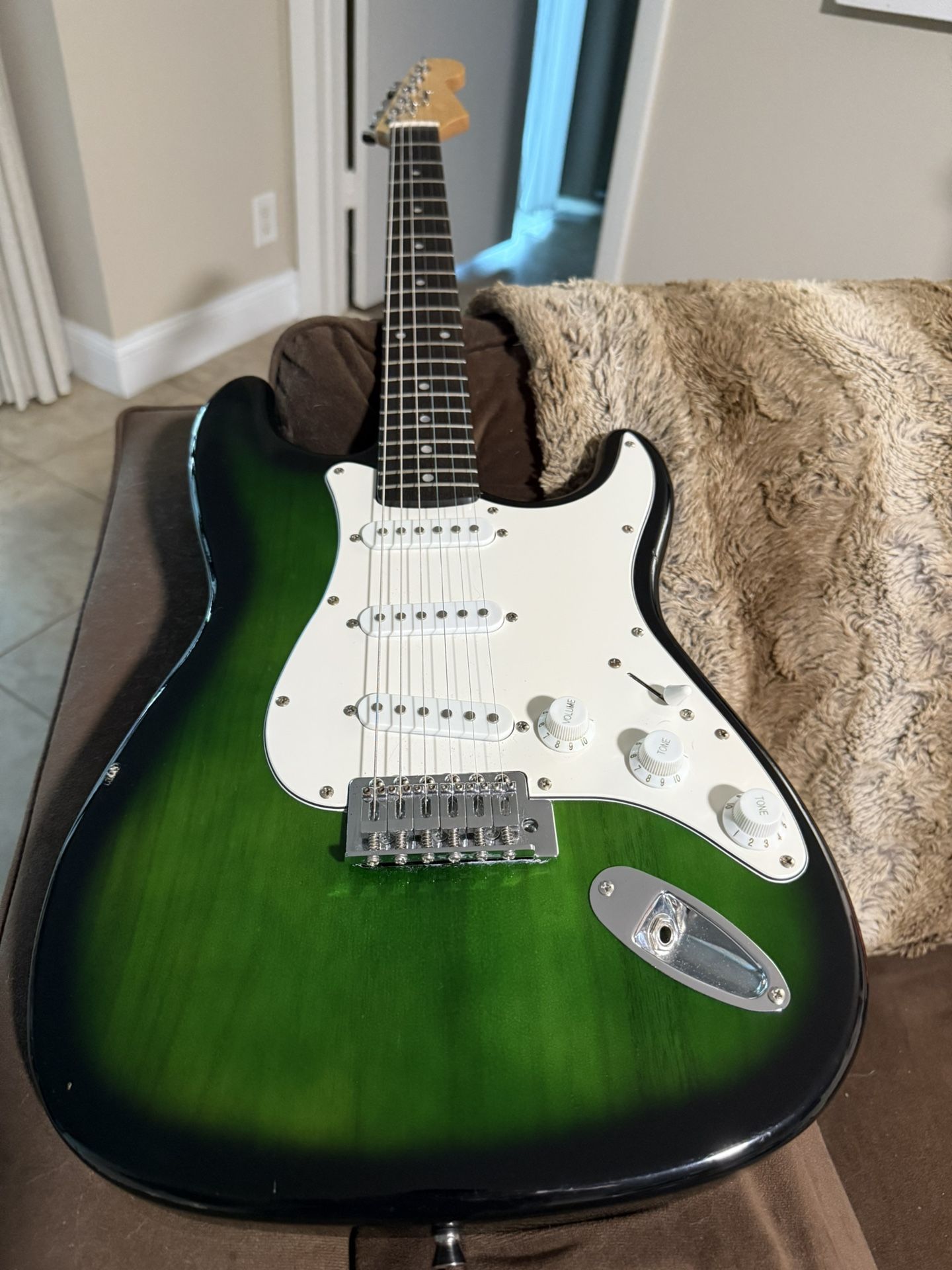 Unbranded Strat Style Guitar