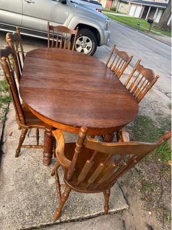 Dinnig table set real wood
