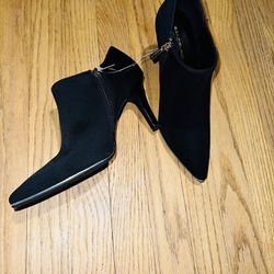 Very nice women boots black Bandolino Heels Ankle like new size(9/5 )only $20